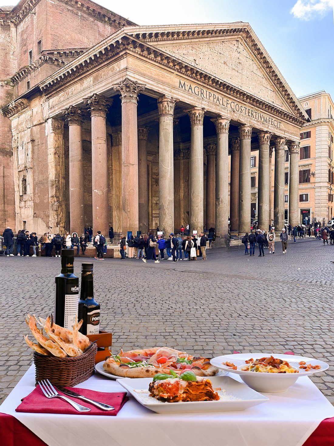 Piazza della Rotonda di giorno